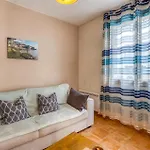 2 Bedroom Beautiful In Holiday home *