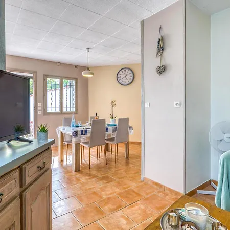 2 Bedroom Awesome In Сasa de vacaciones Meschers-sur-Gironde