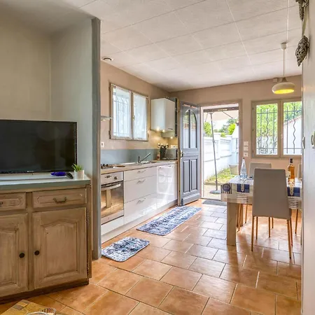 2 Bedroom Awesome In Vakantiehuis *