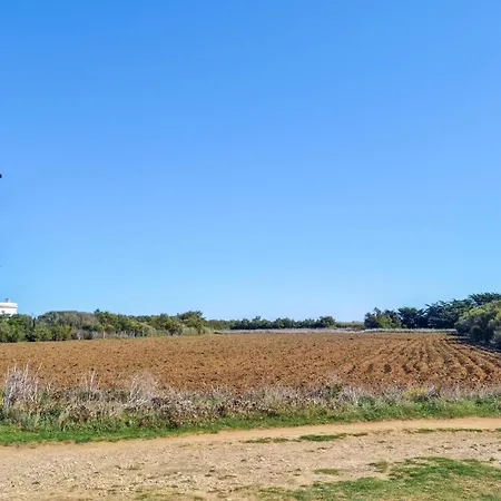 2 Bedroom Awesome In * Meschers-sur-Gironde